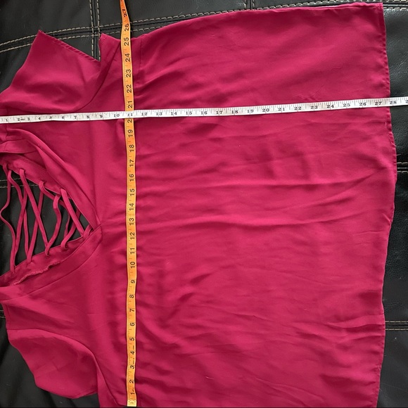 Torrid Cris Cross Berry V Neck Top Size 2 - Picture 5 of 8